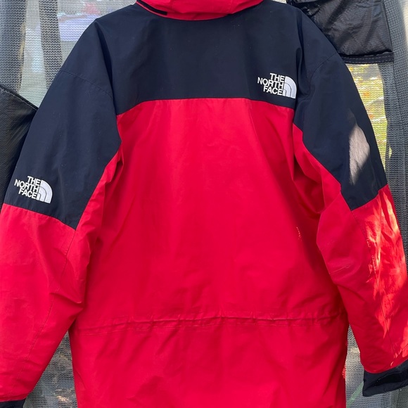 VINTAGE North Face Hydroseal Mountain Jacket - Picture 3 of 9